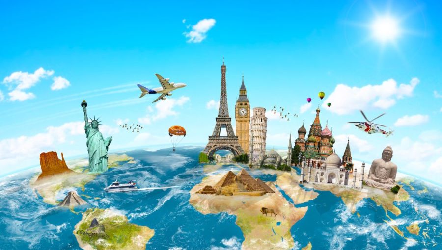 Weltkarte mit globalen Sehenswürdigkeiten wie Eiffelturm, Big Ben und Freiheitsstatue als Symbol für internationale Kommunikation und globale Übersetzungsdienste.